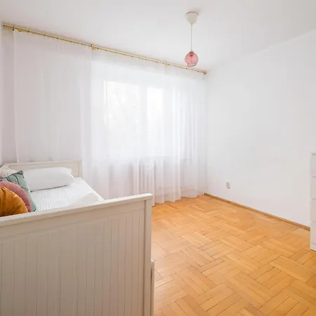 Dolina Sluzewiecka 3-bedroom Apartment *